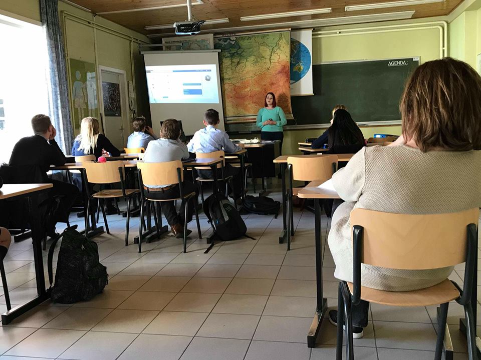 A_ChildsFantasy's tweet photo. Talking about our project at a high school! Hope we got to inspire these kids<3 https://t.co/issaWzjhX2