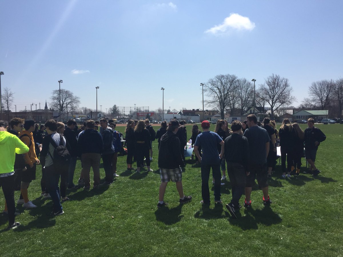Cst_Owen's tweet photo. Out with students from @GAHSBulldogs to kick-off the run for rocky. #runforrocky https://t.co/xgaBTeccpA