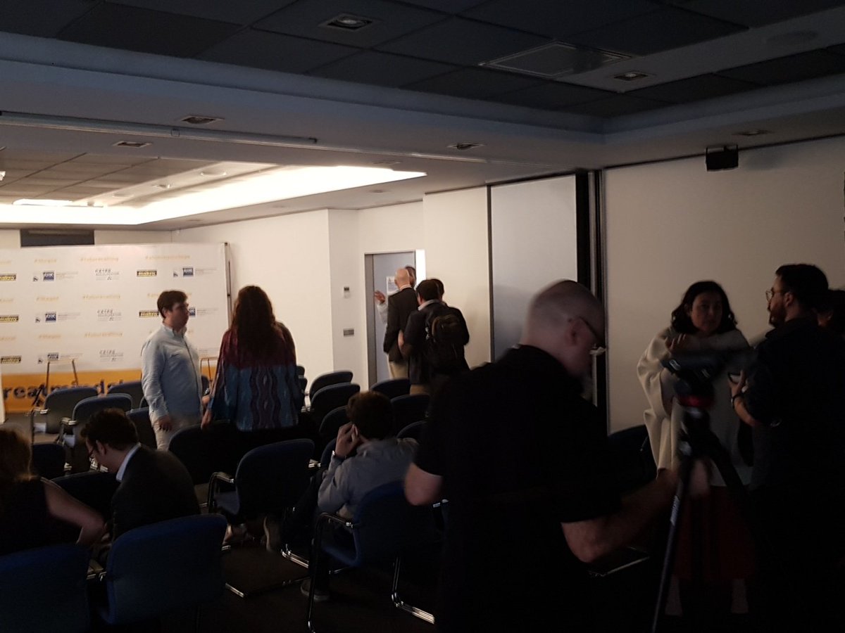 Our #meetup "Shaking up the hospitality and retail sectors in Spain" in collaboration with <a href="/makroESP/">Makro España</a>, <a href="/METROAccel/">amanda</a> y <a href="/techstars/">Techstars</a> is ready to start. Follow us live on: youtube.com/watch?v=UxiJ6J…