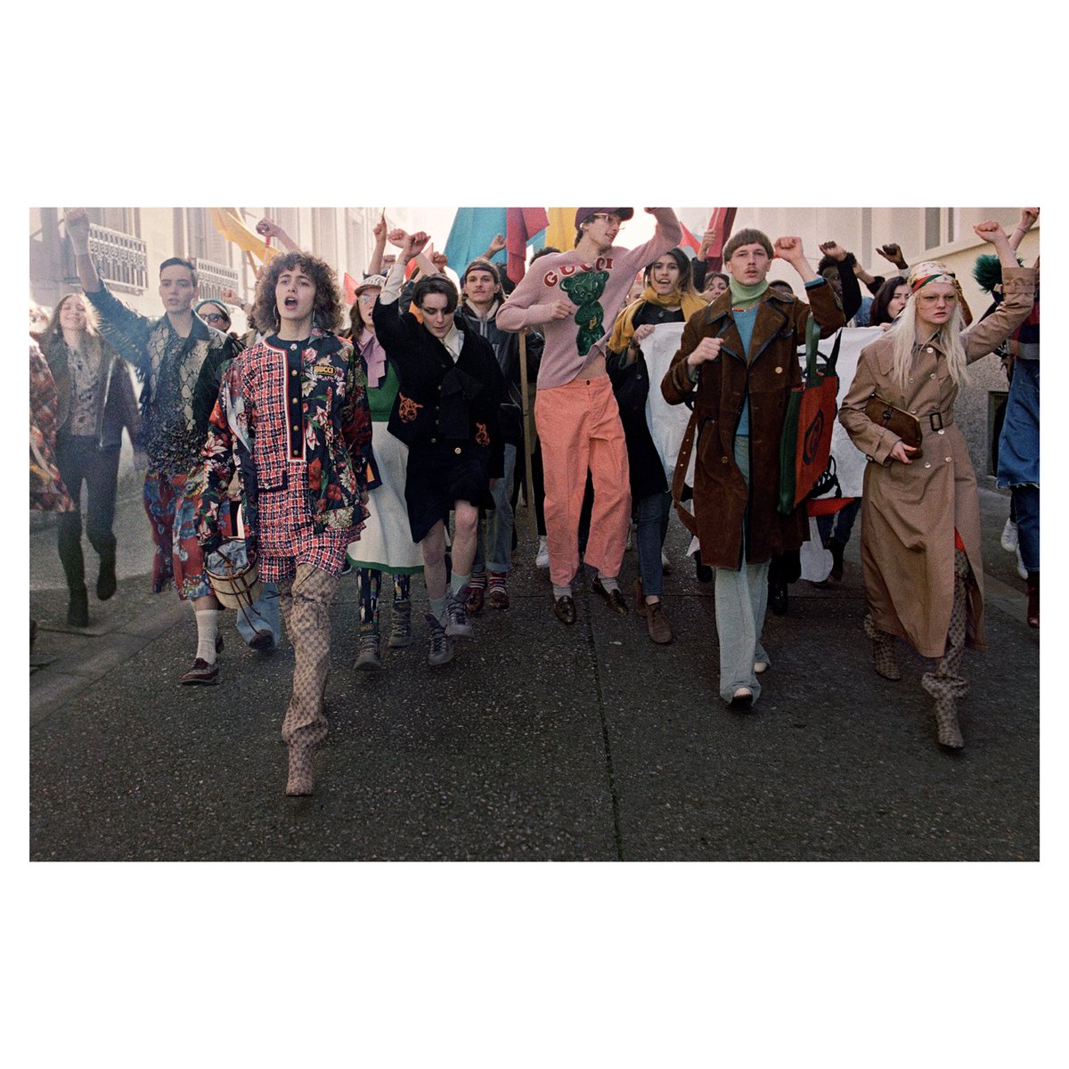 gucci's tweet photo. Named #GucciDansLesRues (in the streets) the #GucciPreFall18 campaign is inspired by the spring of student awakening in Paris 1968. #AlessandroMichele
Photographer: #GlenLunchford
Art director: #ChristopherSimmonds
Gucci / MLBP
Gucci / SEGA https://t.co/0ctNUZasoM