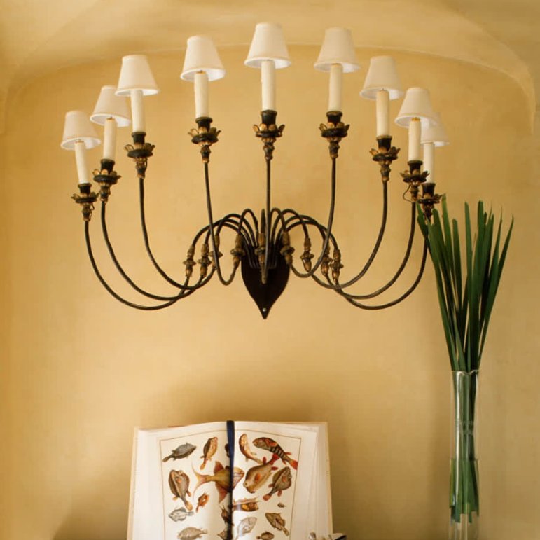 _susanferrier's tweet photo. Love this incredible wall sconce! #SusanFerrier #lighting #interiorinspo #homedecor #wallsconce https://t.co/bNgpZdLqtk