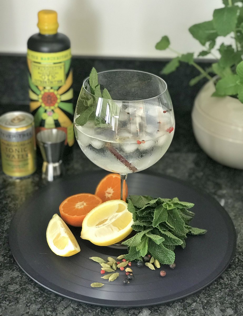 JmakLimited's tweet photo. Another day in the office! litterally! 😛https://t.co/5o9r2R8viH
 #lovemyjob #gin #ginandtonic #tonicwater #tonic #cheers #spirits #ThirstyThursday #ThirstyThursdays #happyhour #drinkup #ginoclock #crystalglass https://t.co/FNudRbYKmG