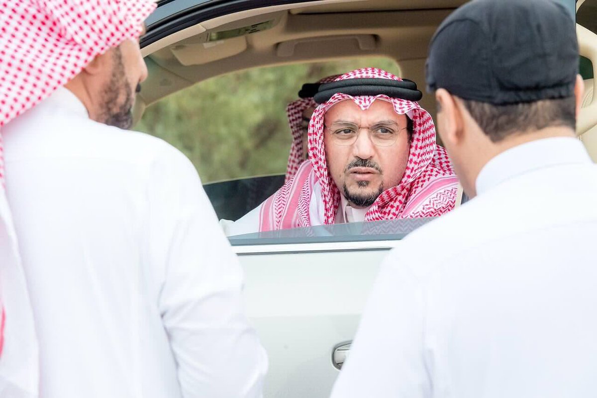 Swaileem's tweet photo. الامير الدكتور فيصل بن مشعل بن سعود امير منطقة #القصيم يتفقد بعض أحياء مدينة #بريدة المتضررة أثر العواصف الترابية والأمطار الغزيرة https://t.co/OL4gxRCRID