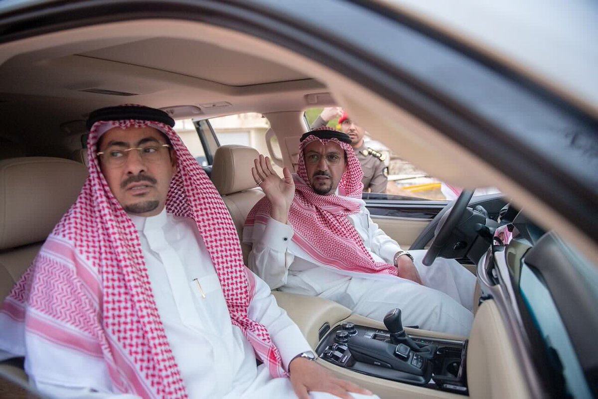 Swaileem's tweet photo. الامير الدكتور فيصل بن مشعل بن سعود امير منطقة #القصيم يتفقد بعض أحياء مدينة #بريدة المتضررة أثر العواصف الترابية والأمطار الغزيرة https://t.co/OL4gxRCRID