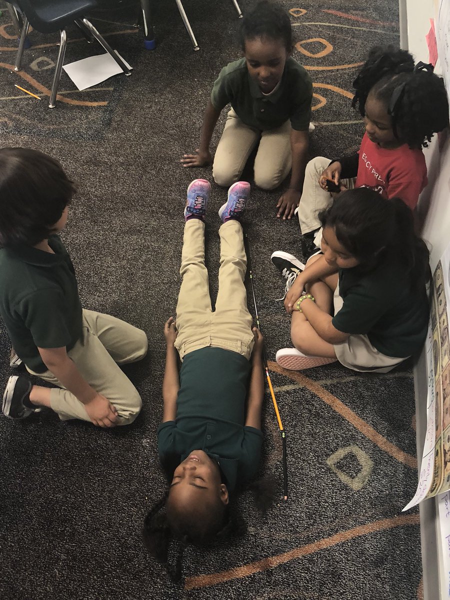 sandrigm3's tweet photo. Measuring by pencils.✏️ #welovemath #learningbydoing #kindergarten💛 #Staycommited #bethechange @LegacyPCADFW https://t.co/zQbFUt3y1m