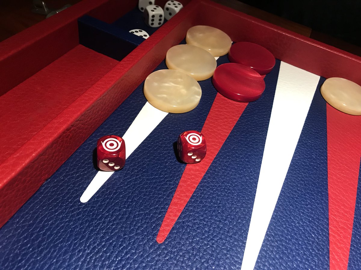 aka_realtime's tweet photo. When #SPOC does #Backgammon it throws the #FlyingEye custom dice. ^SPOC https://t.co/3y8b04z1fe