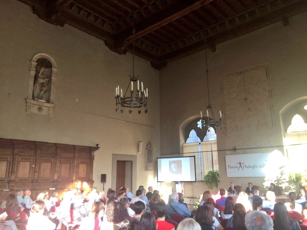 AsiaPagliai's tweet photo. Grande accoglienza in #SalaMaggiore per la presentazione della IX ed. di @DialoghiPistoia.

#Dialoghi2018
@Comune_Pistoia
@FondCaript https://t.co/J3cc71rD7v