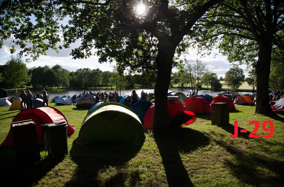 artzimut's tweet photo. J-29!!Laissez vous tenter par le camping du Festival Les Arts S'en Mêlent et  réveillez vous à l'ombre des pins, face à l'étang de la Godelinière,  avec le chant des oiseaux... En plus le Foyer des jeunes et  l'association Les Débridés vous préparent de nombreuses activités! https://t.co/Nw6mM4QTsh