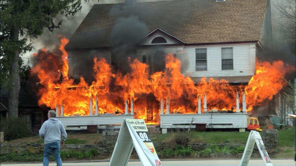 QVEC911's tweet image. CANTERBURY   3rd Alarm #StructureFire   Rt. 14 &amp;amp; Rt. 169    NO Injuries    #ActiveScene  #CTnews