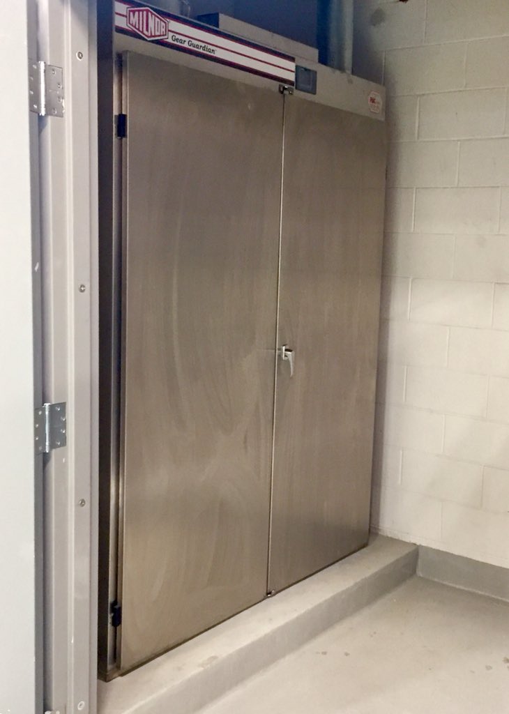 PFDTonySneidar's tweet image. When Engine 53 station reopens it will be the first in @PhillyFireDept to have on-site specialized cleaning machines for Personal Protective Equipment. This is part of efforts to reduce occupational cancer risk for #firefighters. #PFDstrongtogether #PFDLogistics