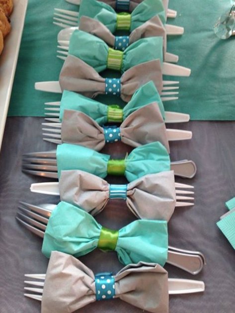 suzanneevents's tweet image. Who knew utensils could be so fashionable! All you need is ribbon, napkins, and utensils.. Stylish, simple, stress-free! #partyhack #spring #decor