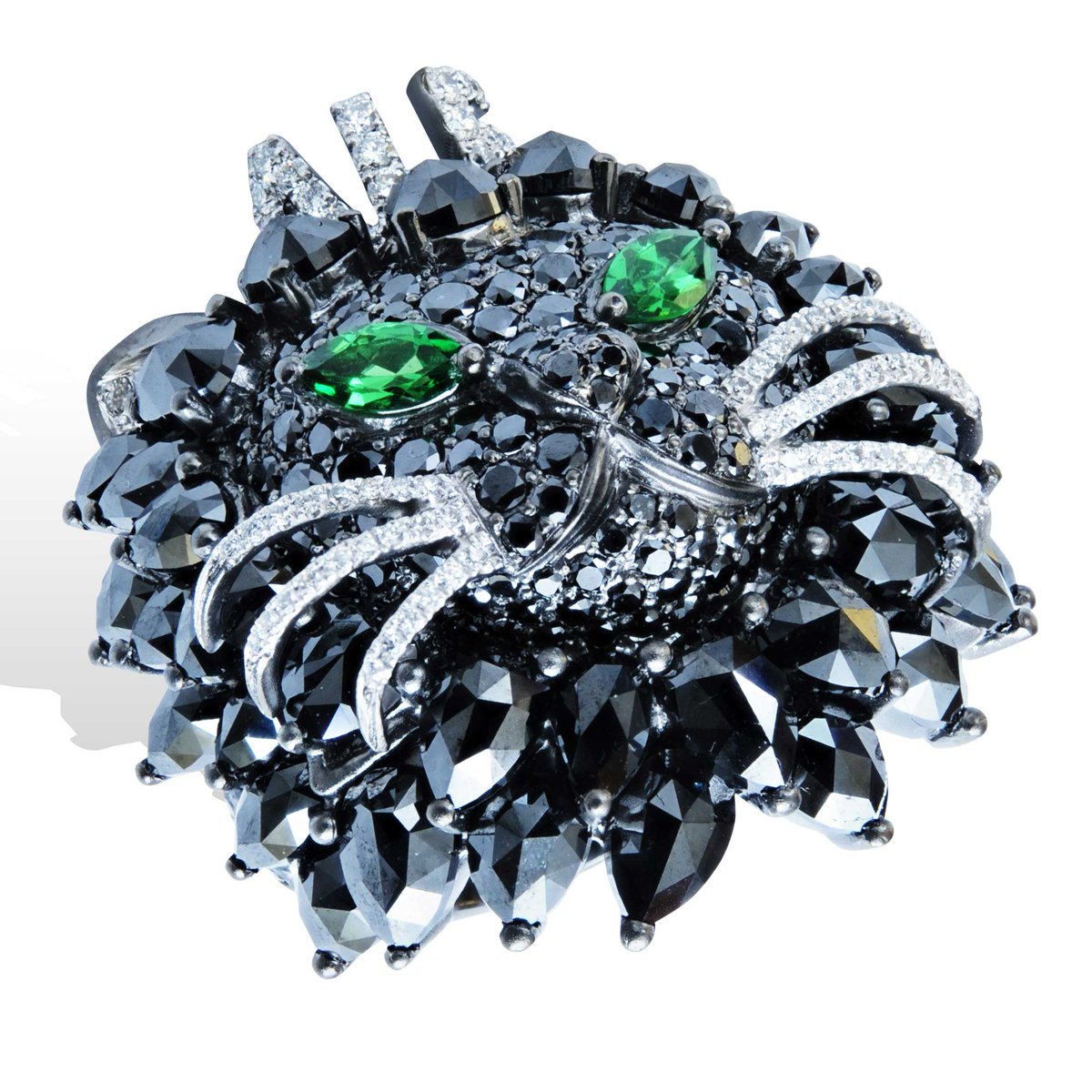 Do you love your pet enough to make a jewel out of him?  See what jewels cat-crazy owners have commissioned. ow.ly/QOjp30jAAeR #pet #lydiacourteille #cat