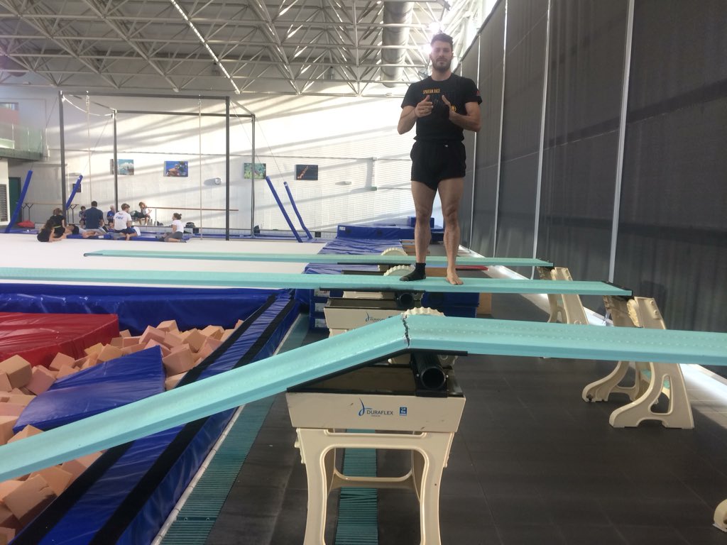 <a href="/rinaldi_tommy/">Tommaso Rinaldi</a> è talmente potente che spacca i trampolini 😂