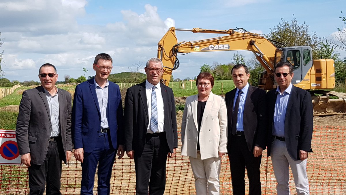 a_leboeuf's tweet image. Au #Poiré sur Vie, les travaux vont débuter pour réaliser la 2ème section du #contournement, correspondant à la déviation du Beignon Jauffrit. #Désenclavement #Infrastructures @YvesAuvinet @DepVendee
