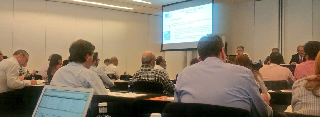 aeceAsociacion's tweet photo. #JornadasAECE: Tras el descanso continuamos con los #rendimientos del #capital inmobiliario. El ponente explica qué debe declararse como rendimiento íntegro y los gastos #deducibles y responde las dudas de los asistentes al respecto: https://t.co/Yj4WzutFWD