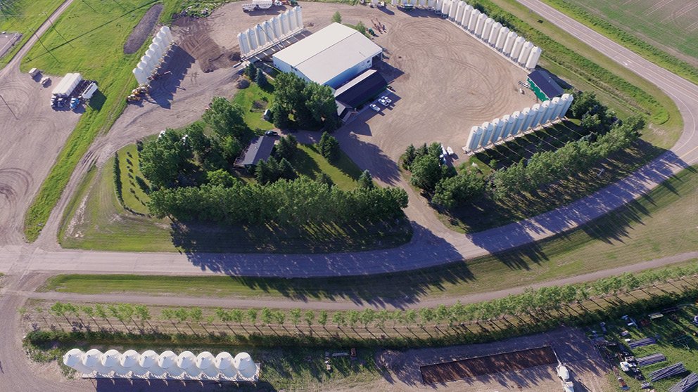 FCCagriculture's tweet image. “For us, it’s not a one or two-year thing. We’ve been talking about this and working on it for 10 or 12 years now.” Read the Stamp’s transition story. #LetsTalkTransition #CdnAg fcc-fac.ca/en/ag-knowledg…