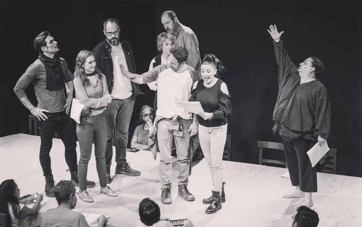 Que los medios le den espacio al teatro, habla bien de ellos. Gracias <a href="/AristeguiOnline/">Aristegui Noticias</a> por dejarnos hablar de <a href="/BaratariaTeatro/">Barataria</a>.