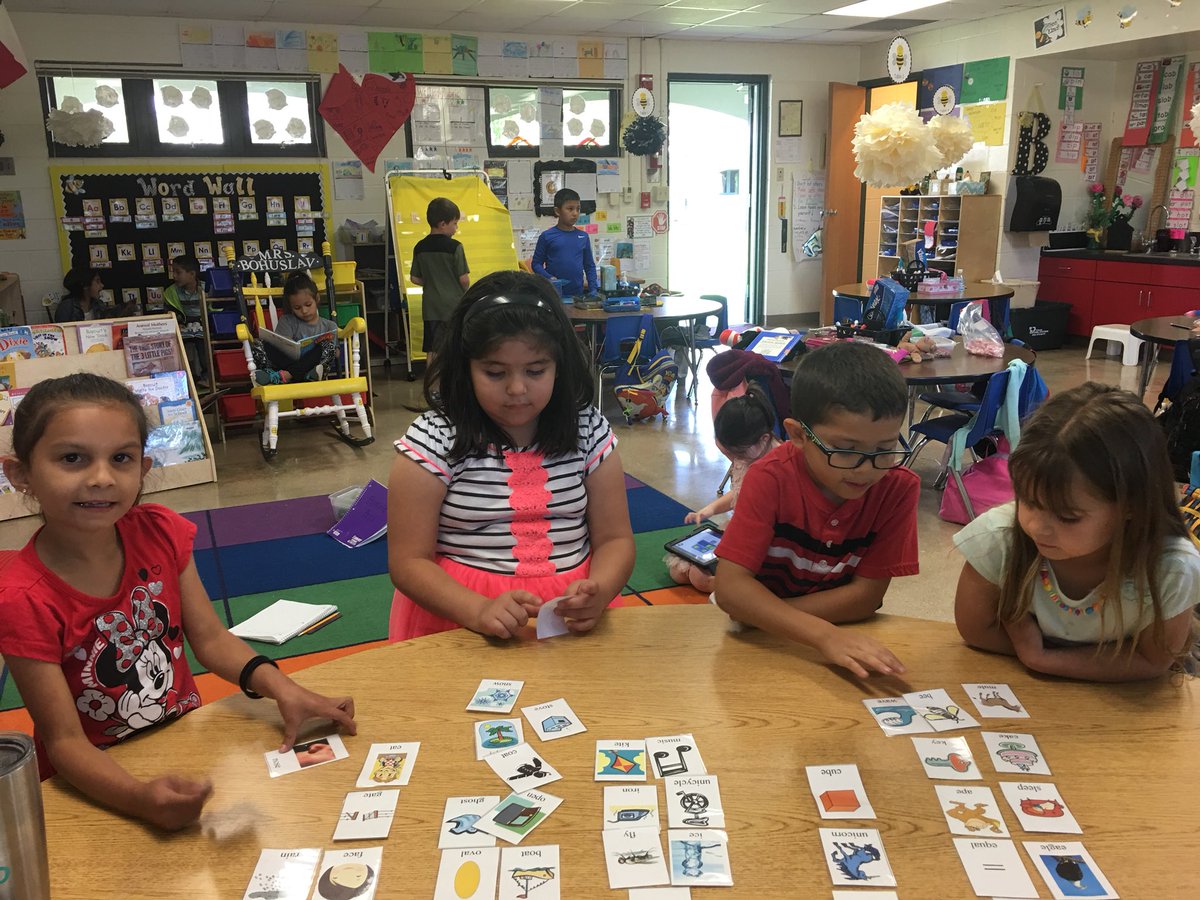 Sorting long vowels, working as a team and justifying answers is all apart of learning ❤️🤔✏️ #BESinspire <a href="/MelissaEnglish/">Melissa English</a> <a href="/Gingerb5678/">Ginger</a>  <a href="/Buda_Bulldogs/">Buda Elementary</a> <a href="/RobinsontTim/">Tim</a>