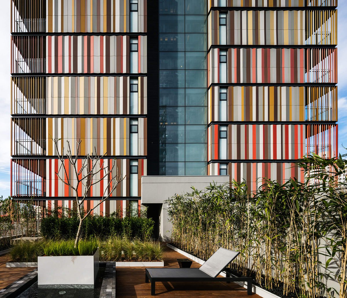 HDLatam's tweet photo. Edificio Residencial Forma Itaim, en São Paulo, diseñado por B720 Fermín Vázquez Arquitectos con nuestros paneles terracota #Terrart #NBK, fabricados con colores personalizados y #quiebravista #Quadrobrise para el cierre lateral de balcones #hunterdouglasarchitectural https://t.co/mgyRE5DKei