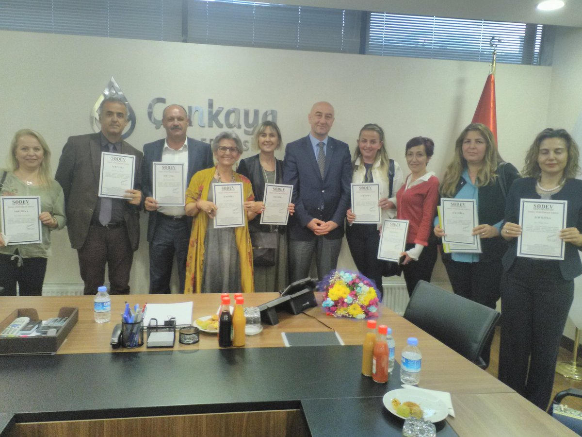 Twltter26445690's tweet image. #Sodev Yerel Yönetimler Eğitimimizi tamamladık.. Sertifikalarımızı sevgili @#ÇankayaBelediyesi Başkanımız @AlperTasdelen06 &apos;in elinden aldık.. Mutluyuz.. @ZmeltemZ @ANecatiKocak Teşekkürler