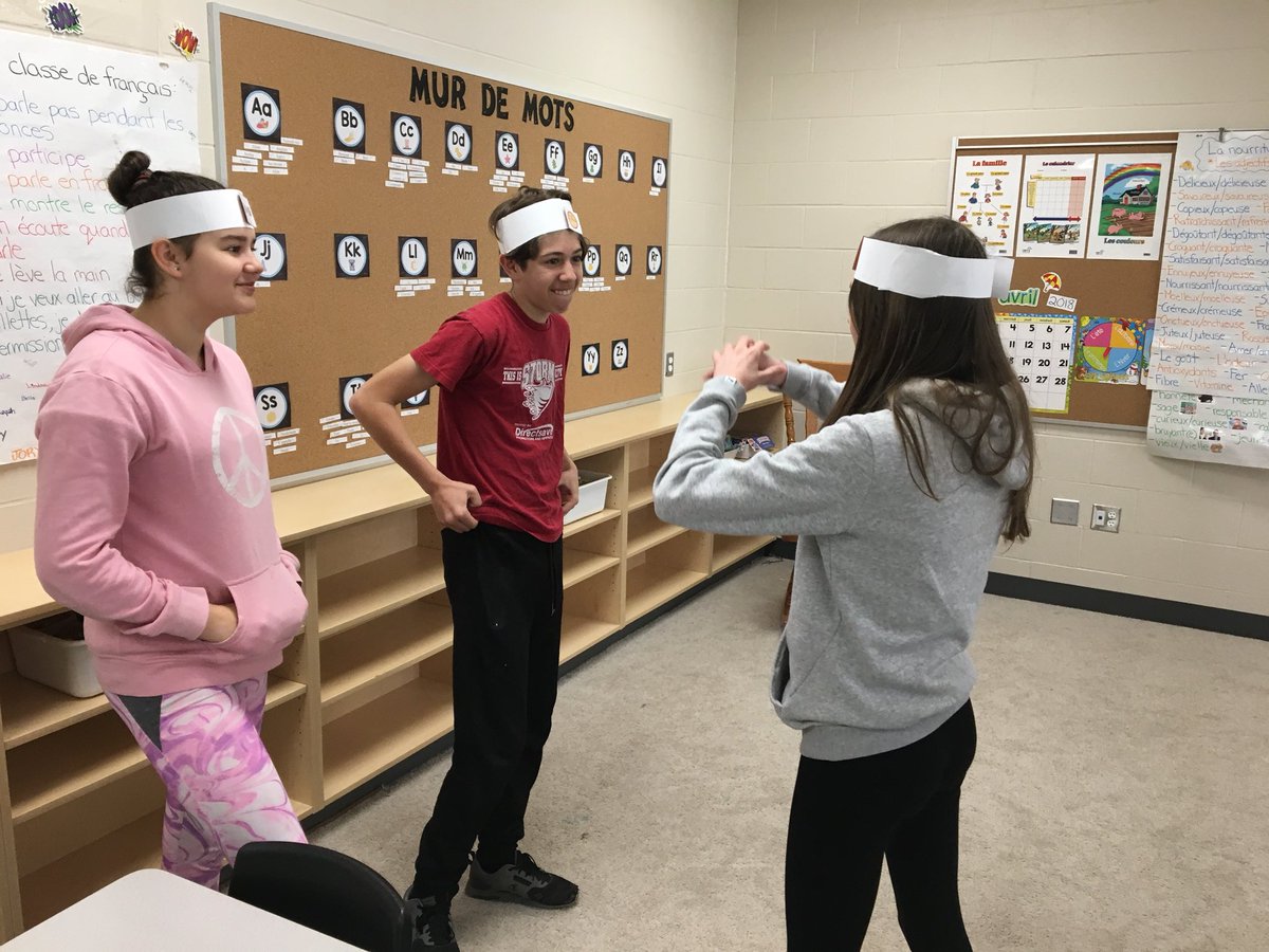 mme_smyth's tweet photo. Practicing some new French vocabulary by engaging in some questions and discussions in a game of “hedbanz”! @rockwoodheart #engagement #wemadeourownheadbands https://t.co/iE1zX3mcLh
