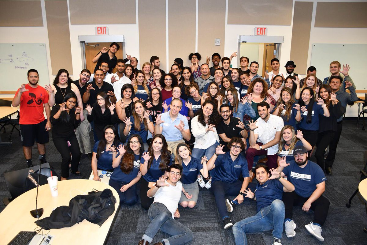 AMAFIU's tweet photo. We’re eternally grateful for our #AMAzing members who have made this Spring ‘18 semester and the academic year one to remember! 💙 We hope to see you all soon! To our graduates, we want to congratulate you and wish you all success! 💕 #marketingthatroars #AMAFIU 📸: @e30esty https://t.co/daukbDQYjR