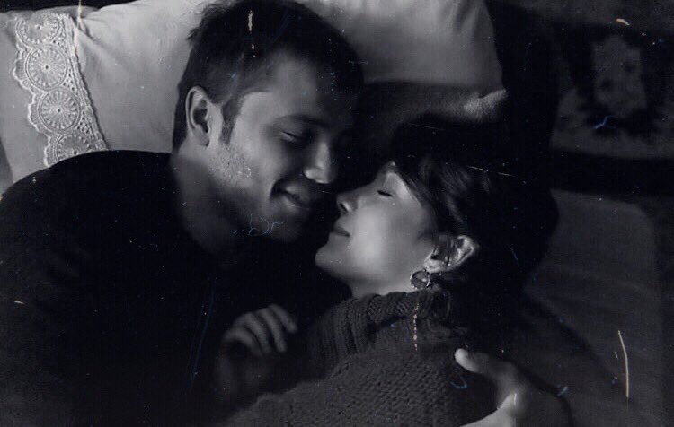 pasaninkelebegi's tweet photo. Sessiz öptüm nefesini

#AybükePusat #TolgaSarıtaş #YavBah #Söz https://t.co/5shIbVxyIi