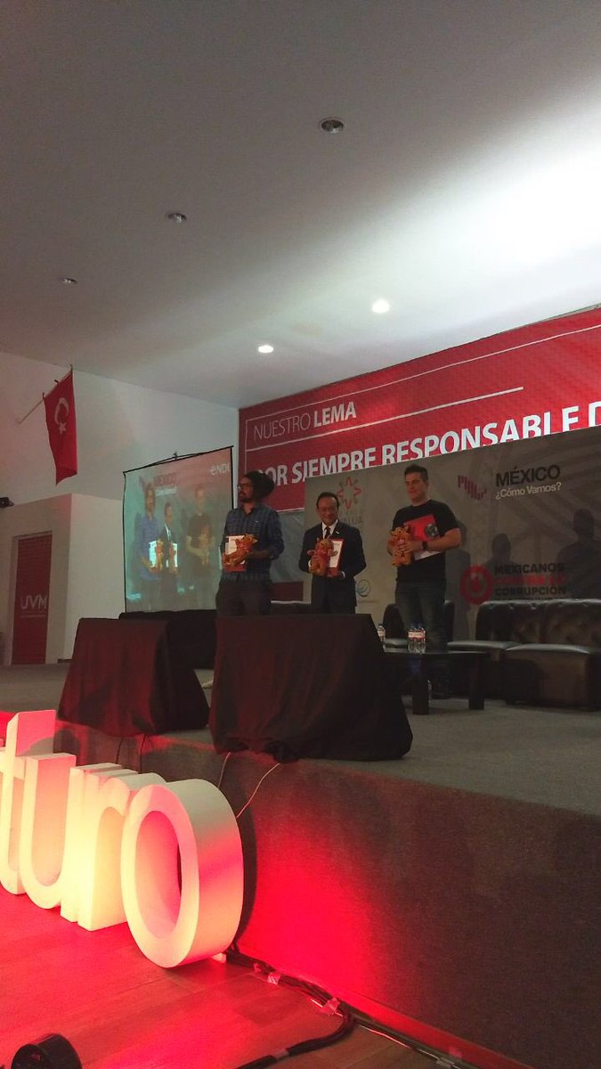 Buena plática la que se armó en <a href="/UVMMEXICO/">UVM</a> campus Toluca sobre emprendimiento y elecciones. 
Un placer, <a href="/diegostommel/">Diego Stommel</a>, @ericktvazteca 

#MxConFuturo