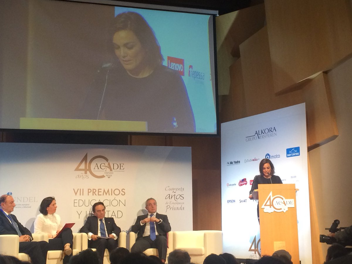 _acade's tweet photo. Muchas gracias @MonicaCarrillo por compartir nuestro día y presentar la gala de nuestro 40 Aniversario!!#Acade40 Un placer contar contigo!@A3Noticias #NoticiasfindesemanaA3 https://t.co/SVHa9Mi0Bb