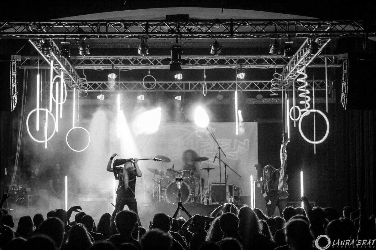 BetweenColorsRO's tweet photo. See you tomorrow in Timisoara (Daos) &amp; the day after in Cluj (Flying Circus)! 📷@laura_brat 

#tour #nationaltour #stage #show #timisoara #cluj #daos #flyingcircus #neon #neoncore #metalcore #industrial #metal #numetal #live #concertphotography #concert #gig #hype #ontheroad https://t.co/XLhhifiNVT