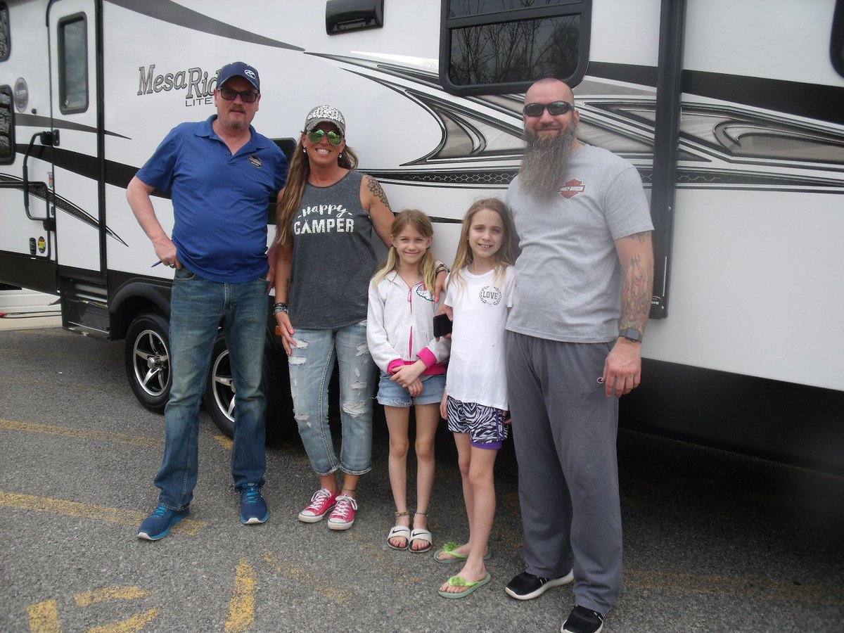 ButlerRVCenter's tweet image. #bpohappycustomer, the Hendersons. Check out their buying experience "This has been a wonderful experience from the RV Show until pickup. Everyone has been very professional and friendly. Thank you, Sonny and Jason. Our family is so excited to have our new camper.!"