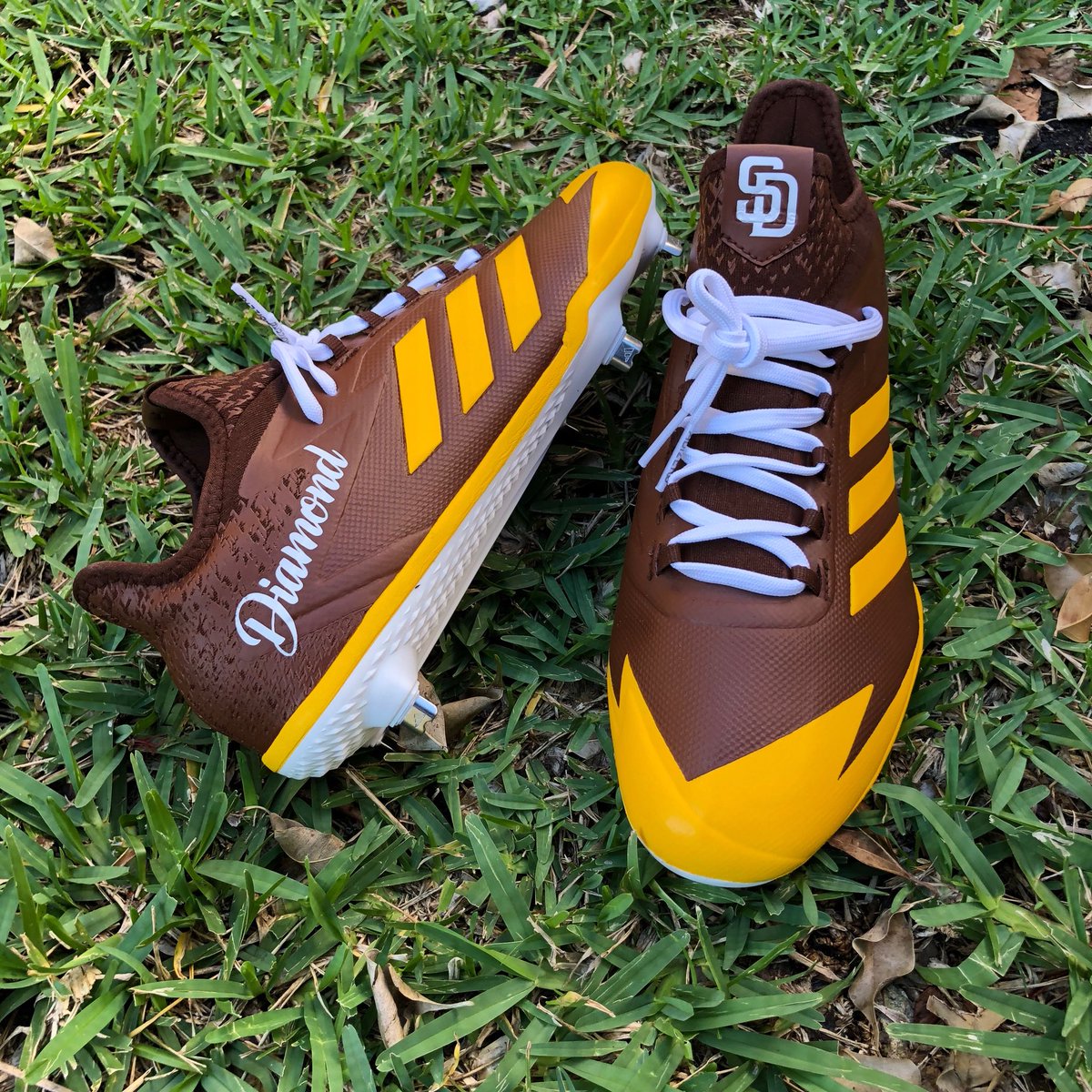 manuelmargot's tweet photo. new flow ⚾️👟💎👶🏽 Friday @padres home games/ el nuevo flow ⚾️👟 #DiamondMargot juegos en casa los viernes @LosPadres https://t.co/KvaRahIViJ