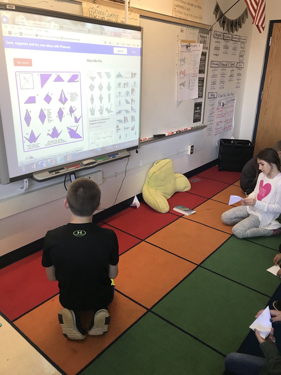 morgantberry's tweet photo. Making origami in language arts today to learn about functional texts! #5thisfun https://t.co/tdEmu98FZc