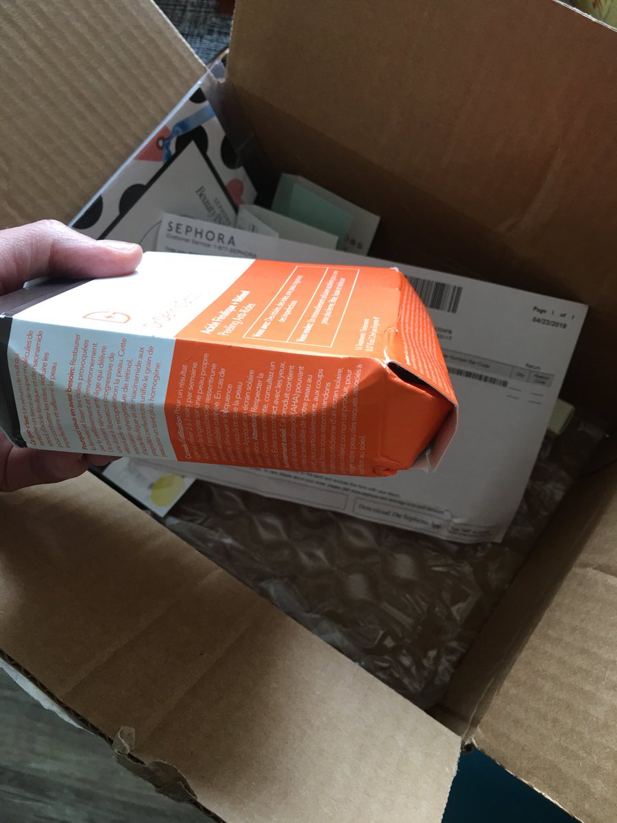 bridgetmil's tweet photo. @Sephora I’m just glad this wasn’t glass... I mean, how did this even happen?! The delivery box wasn’t damaged! #sephora #shippingfail https://t.co/TOBCy2HBOn