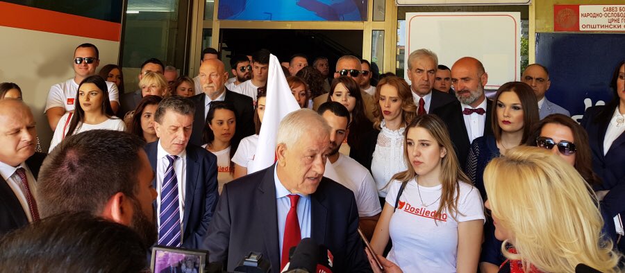 SD_CRNAGORA's tweet photo. #SDBAR predale su danas listu za lokalne izbore koji će se održati 27. maja 2018. godine. #izbori2018 #OSDBR #SDCG #OSDCG
https://t.co/Qx2PXC7ysn https://t.co/fG3PAFTFre