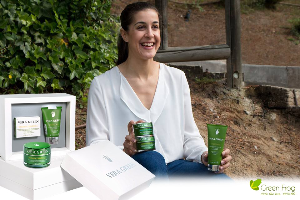greenfrogaloe's tweet photo. La medalla de oro de bádminton en los Juegos Olímpicos de Río de Janeiro 2016 y bicampeona mundial, @CarolinaMarin, ya tiene regalo para el #DíadelaMadre: nuestro pack Vera Green. ¡Cómpralo ya por 49,95€ (envío gratis) en https://t.co/eIrpBglSkF o en el 900 834 389! https://t.co/Q9yZ7asdhe