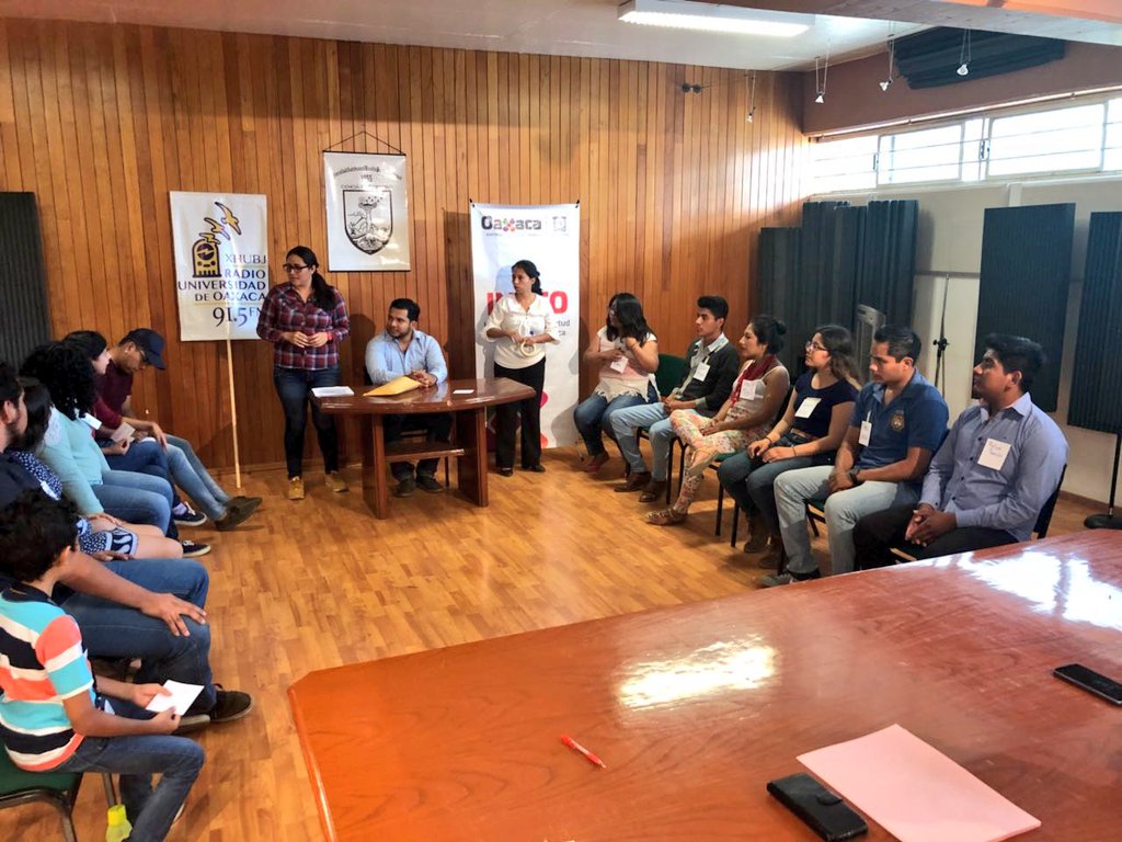 Injeo_GobOax's tweet photo. Enviamos una calurosa felicitación a los cinco ganadores del casting #PoderJovenRadio, en el municipio de #OaxacadeJuárez; y un agradecimiento especial a todos los #jóvenes participantes por su entusiasmo y dinamismo. #EquipoINJEO.@alejandromurat @IvetteMurat @Gerardovel. https://t.co/drY2Rvnwvm