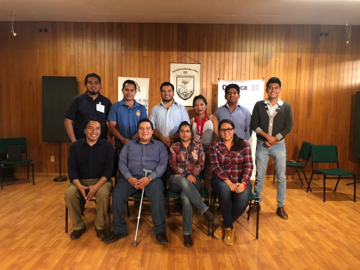 Injeo_GobOax's tweet photo. Enviamos una calurosa felicitación a los cinco ganadores del casting #PoderJovenRadio, en el municipio de #OaxacadeJuárez; y un agradecimiento especial a todos los #jóvenes participantes por su entusiasmo y dinamismo. #EquipoINJEO.@alejandromurat @IvetteMurat @Gerardovel. https://t.co/drY2Rvnwvm