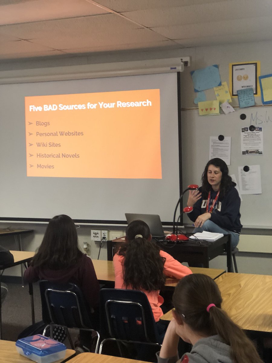 MontgomeryCVUSD's tweet photo. Learning about #fakenews for Renaissance research from our amazing librarian @AndreaHRemers in English. #crosscurricular #mshenry https://t.co/theGJO4jXg