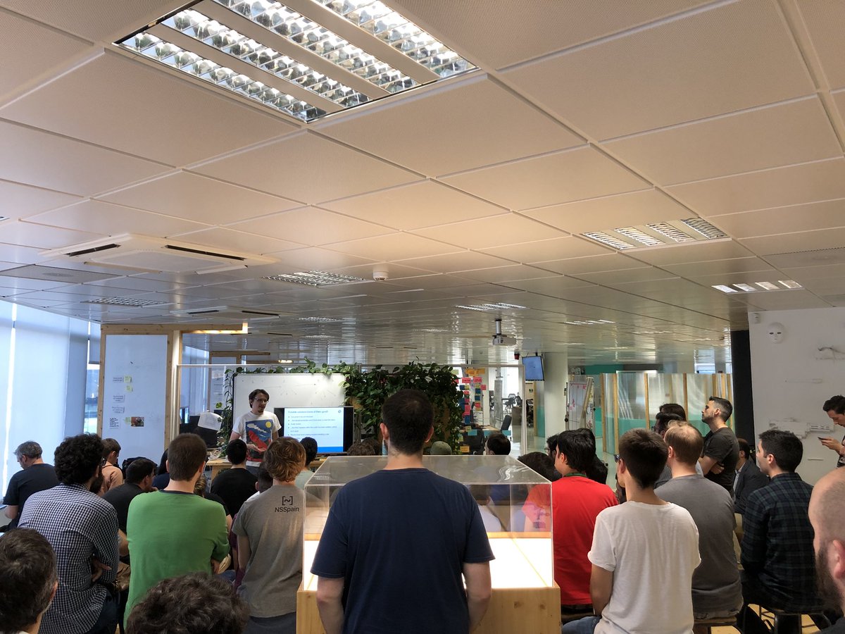 amartinezmes's tweet photo. Talk about Protocol oriented with @SwiftLang by @nsbarcelona, @novoda at @WallapopEng https://t.co/91hBl4VGVv