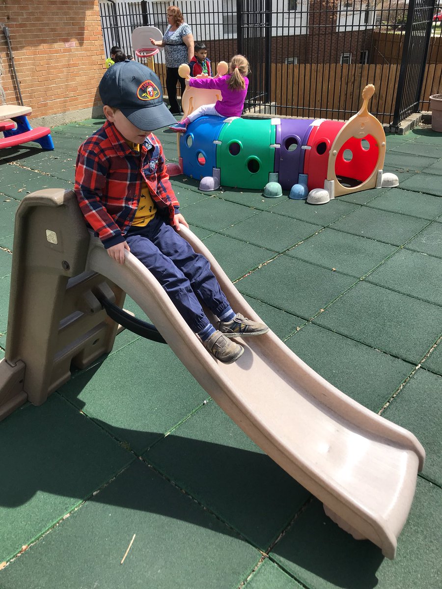 UgelCourtney's tweet photo. Beautiful day for some gross motor activities 🌞🌻 https://t.co/2ilcSKcZey