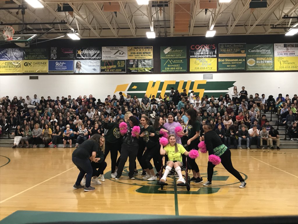 WCHSStudentlife's tweet photo. Give it up for your AMAZING half time cheerleaders https://t.co/qwqHh7HHMk