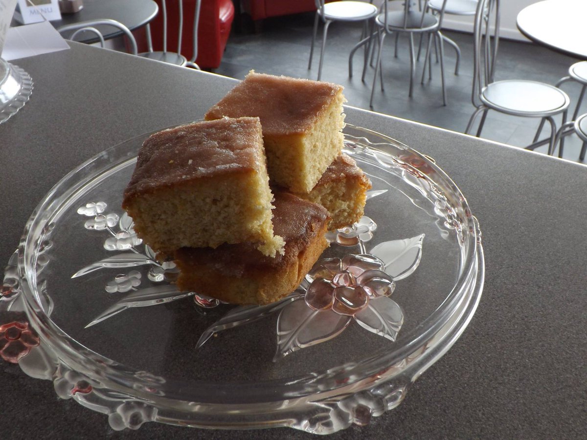 Blueberrys_cafe's tweet photo. Cakes for tomorrow are Apple, Brown Sugar and Pecan, Lemon Drizzle and new flavour...Marshmallow Fluff!!! (Photo tomorrow) :) #iow #Fatfreefriday https://t.co/lpVrpyextn