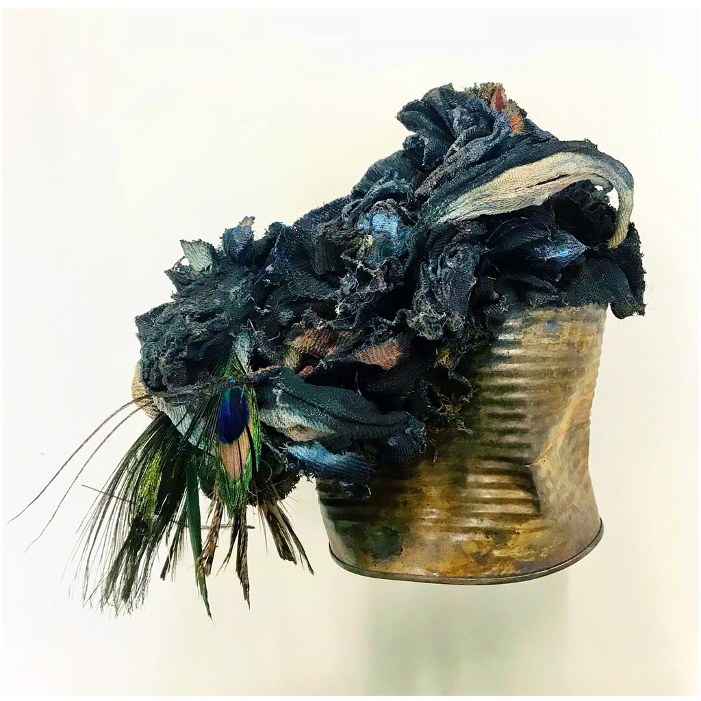 ArtistBlandine's tweet photo. New #sculpture for my upcoming Solo show|end of Mai/Jun| #TOMA #MixedMedia #ThisIsStillLife #MundaneObject #DiscardedObjects #Textiles #Tin #PeacockFeather #SouthendOnSea https://t.co/AYXHjAqbpp