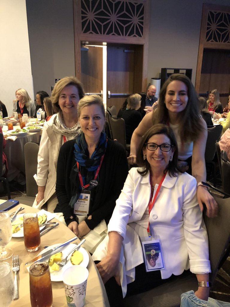 getmetocollege's tweet photo. Two mother and daughter duos at #IECA2018 @IECA https://t.co/jZyvHFRUhe