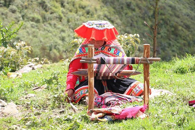 TheAndesFound's tweet photo. A #master #weaver #hardatwork. This #hardworking #woman is just one of the many reasons we need to bring #WomenEmpowerement to the #Peruvian #Andes.
Photo credit @yssaolivencia .
.
.
.
.
.
.
.
#TheAndesFoundation #Textiles #Alpaca #Weavers #Cusco #Peru #… https://t.co/7CpQnuyj58 https://t.co/PcZYNdOeCu