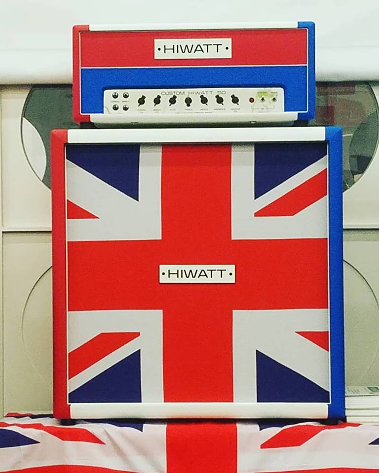 HiwattOfficial's tweet photo. Classic Hiwatt DR504 Custom 50 amplifier and 4x12 cabinet, customised with the Union Jack tolex and grill. Hiwatt, proudly steeped in British history.
#hiwatt #hiwattamps #hiwattampsuk #hiwattuk #hiwattcustom #customshop #DR504 #guitaramp #valveamp #tubeamp #unionjack https://t.co/heK2wold9y