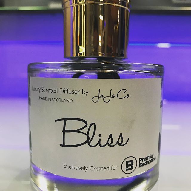 premierbedrooms's tweet photo. Take a look at our exclusive luxury hand made diffuser created by the lovely @jojo78co here in fife. Created using fresh notes of lavender, jasmine and sandalwood not to mention a few other secret ingredients. Our fabulous showroom now smells amazing. #b… https://t.co/US8vheGaUE https://t.co/PvQwtz8DJT