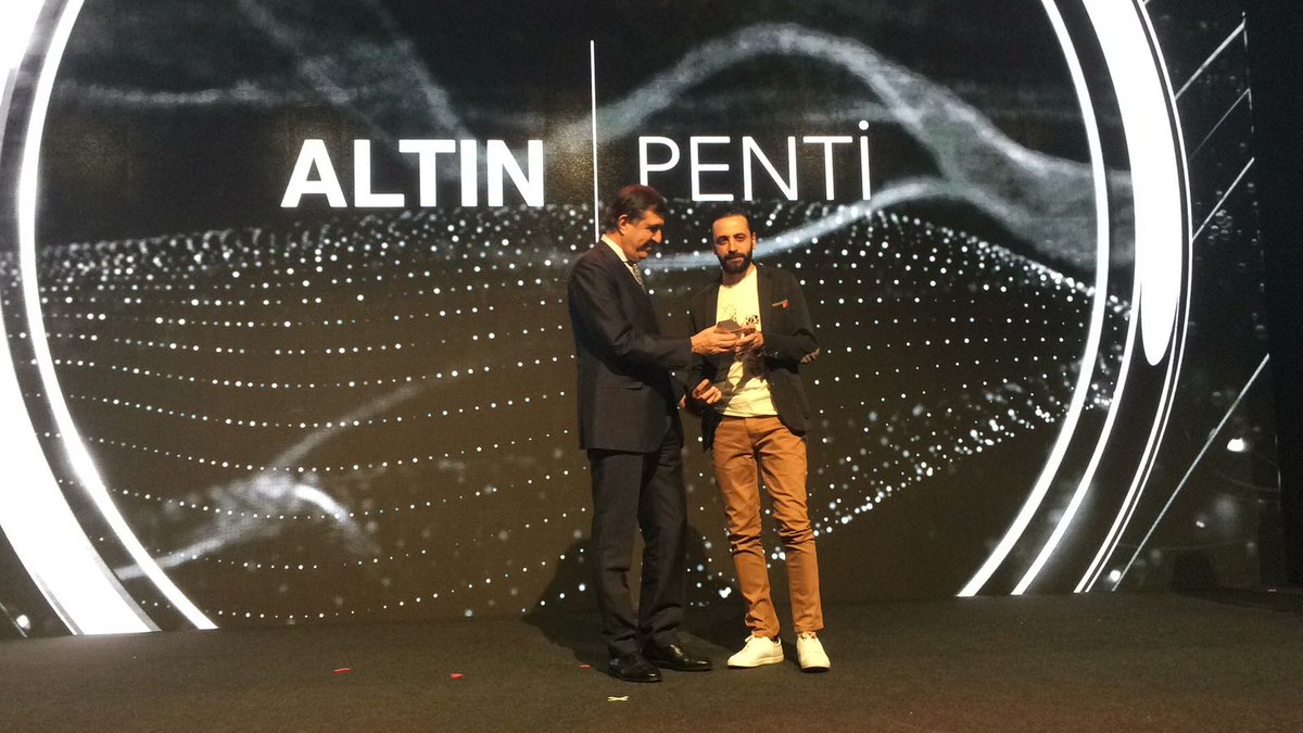 MarketingTR's tweet photo. #SMAT2018 Veri Analitiği Ödülleri’nde Hazır Giyim Markaları kategorisinde Altın ödülü kazanan marka @Penticorap oldu https://t.co/ZJSjZXxs70