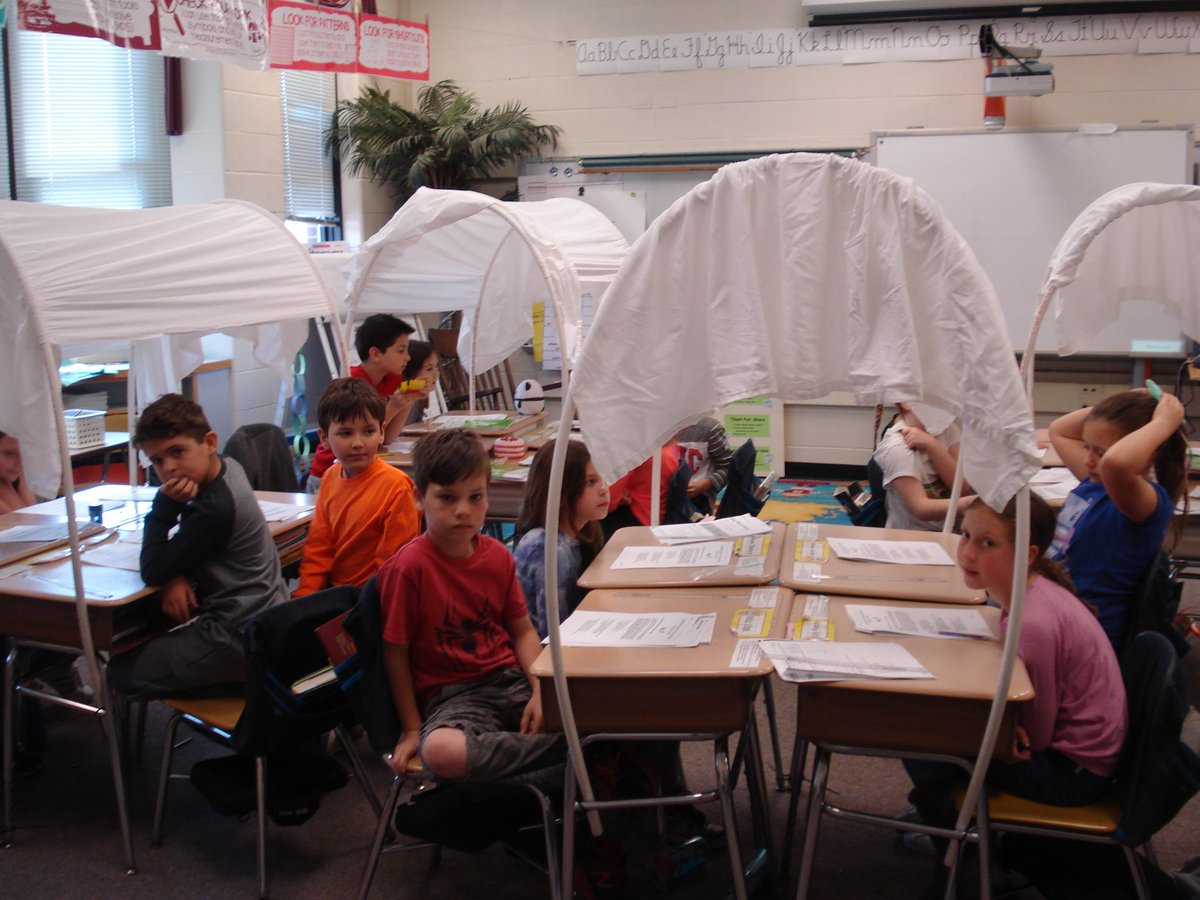 Darlavanetten's tweet photo. Lincoln third graders are ready for the long journey west! 
#112pride @LincolnLions112 #engage112 https://t.co/r40DEwLdbW